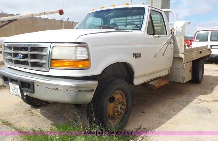 image for item K8295 1997 Ford F350 XL flatbed pickup truck