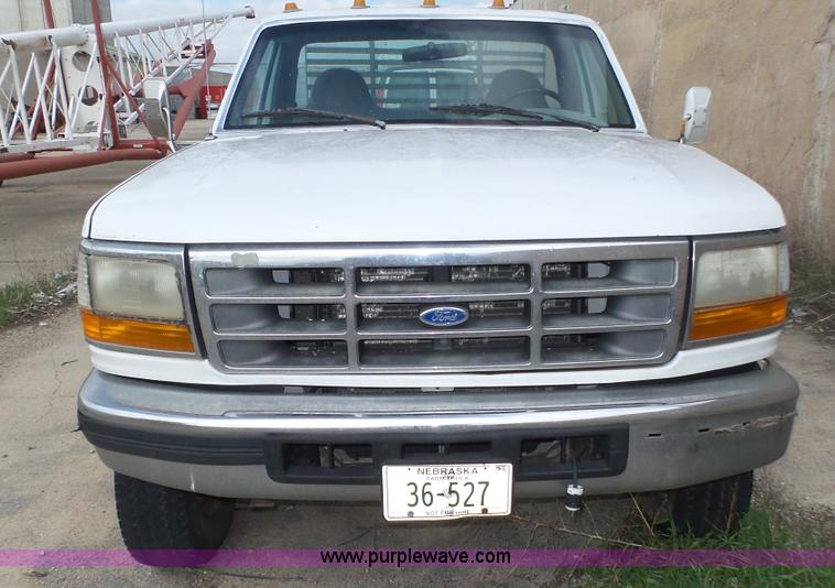 image for item K8295 1997 Ford F350 XL flatbed pickup truck