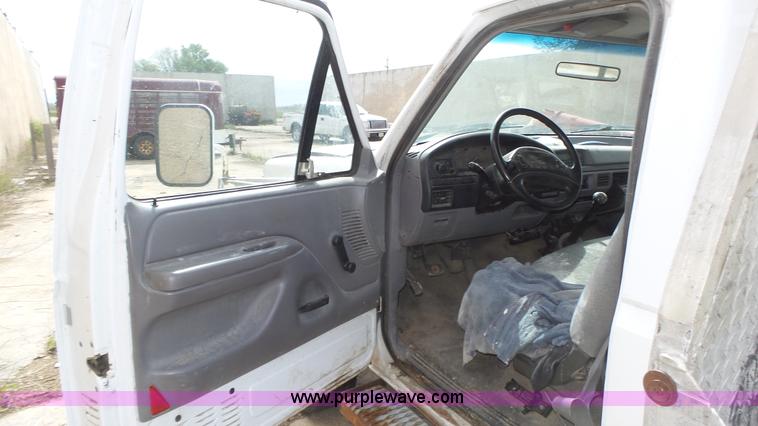 image for item K8295 1997 Ford F350 XL flatbed pickup truck