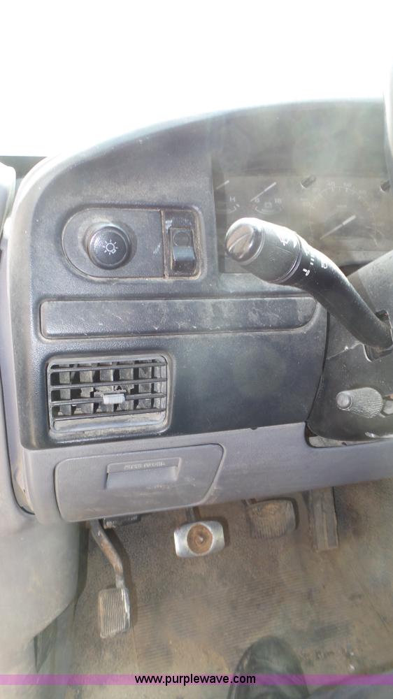 image for item K8295 1997 Ford F350 XL flatbed pickup truck