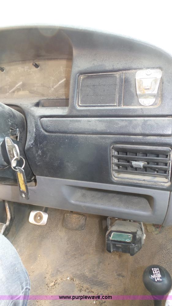 image for item K8295 1997 Ford F350 XL flatbed pickup truck