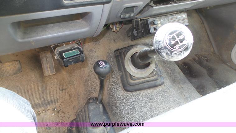 image for item K8295 1997 Ford F350 XL flatbed pickup truck