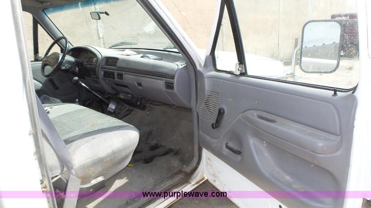 image for item K8295 1997 Ford F350 XL flatbed pickup truck