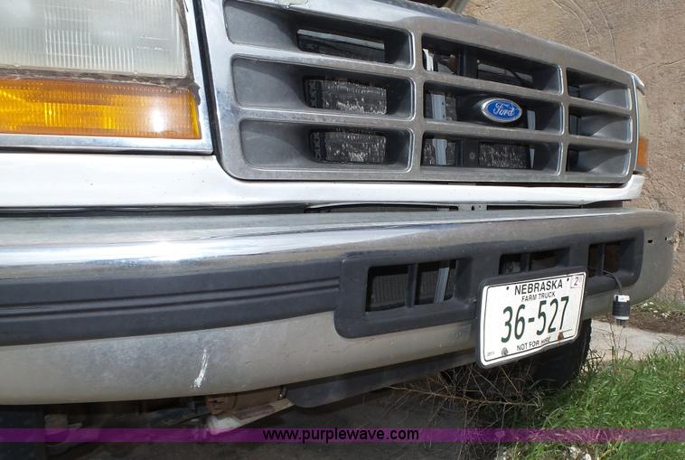 image for item K8295 1997 Ford F350 XL flatbed pickup truck