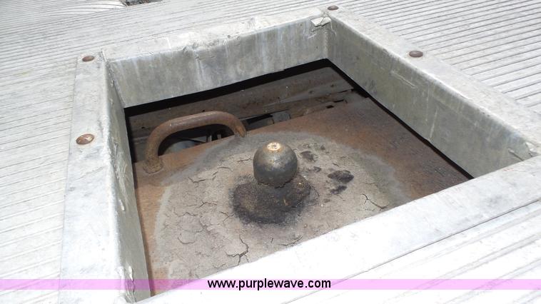 image for item K8295 1997 Ford F350 XL flatbed pickup truck