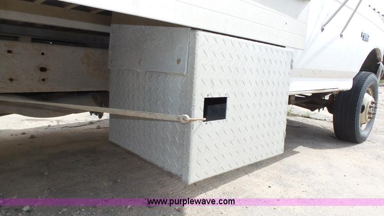 image for item K8295 1997 Ford F350 XL flatbed pickup truck