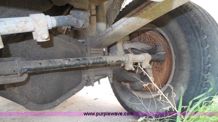 image for item K8295 1997 Ford F350 XL flatbed pickup truck