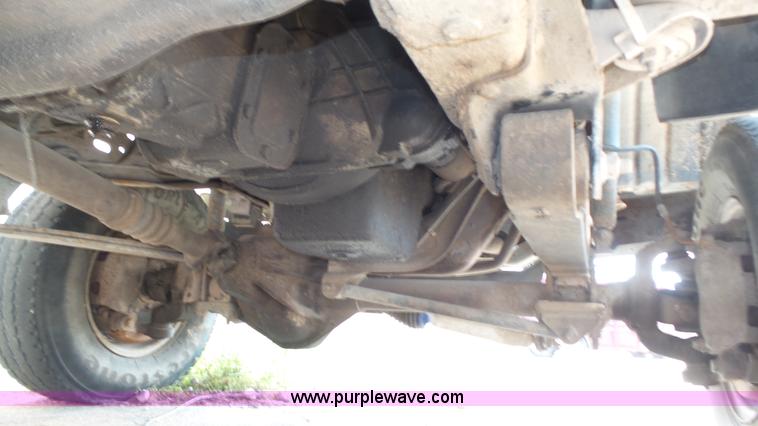 image for item K8295 1997 Ford F350 XL flatbed pickup truck