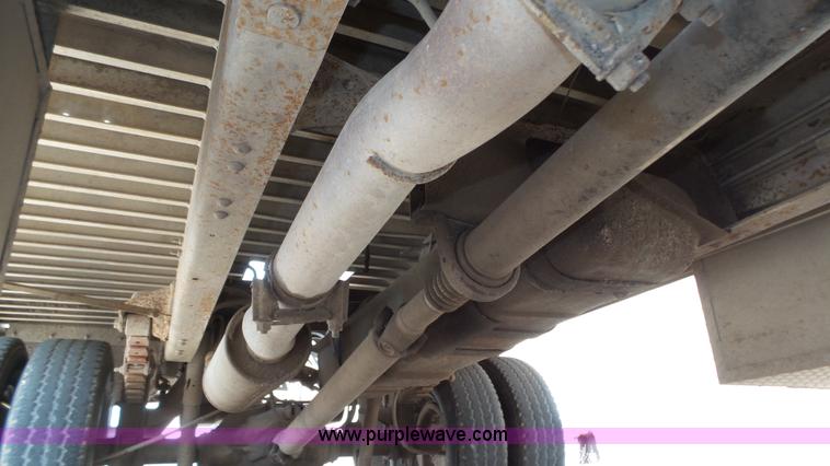 image for item K8295 1997 Ford F350 XL flatbed pickup truck