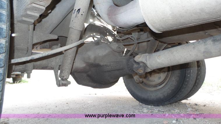 image for item K8295 1997 Ford F350 XL flatbed pickup truck