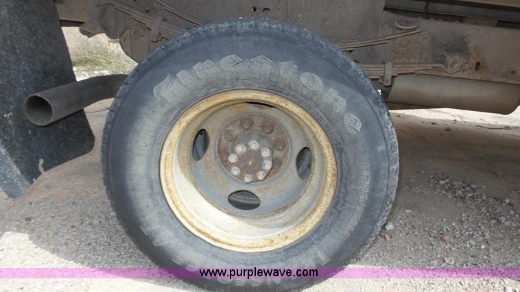 image for item K8295 1997 Ford F350 XL flatbed pickup truck