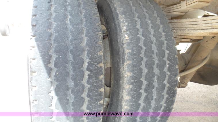 image for item K8295 1997 Ford F350 XL flatbed pickup truck