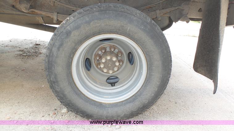 image for item K8295 1997 Ford F350 XL flatbed pickup truck