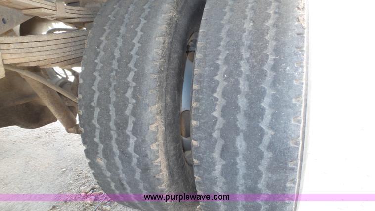 image for item K8295 1997 Ford F350 XL flatbed pickup truck