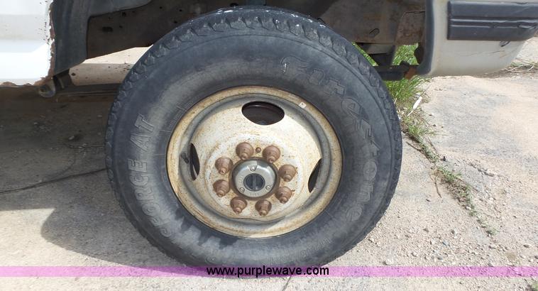 image for item K8295 1997 Ford F350 XL flatbed pickup truck