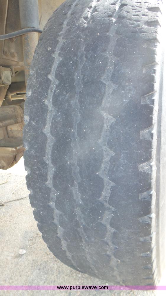 image for item K8295 1997 Ford F350 XL flatbed pickup truck