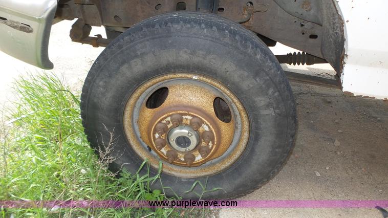 image for item K8295 1997 Ford F350 XL flatbed pickup truck