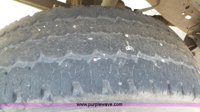 image for item K8295 1997 Ford F350 XL flatbed pickup truck