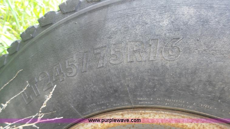 image for item K8295 1997 Ford F350 XL flatbed pickup truck