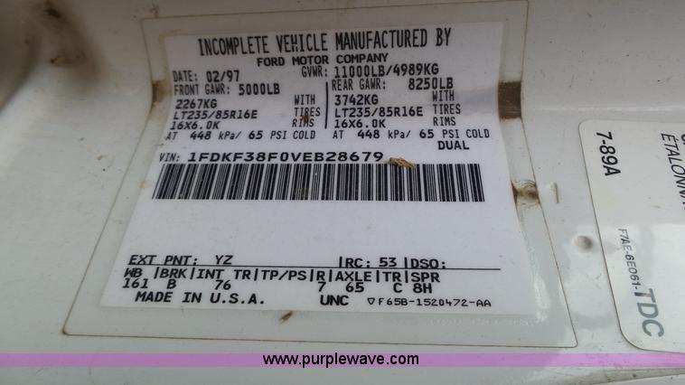 image for item K8295 1997 Ford F350 XL flatbed pickup truck