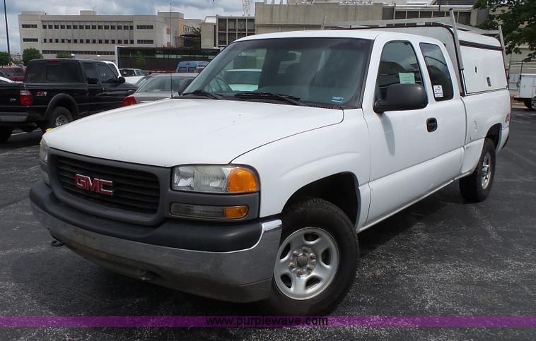 image for item L2035 2002 GMC Sierra 1500 Ext. Cab pickup truck