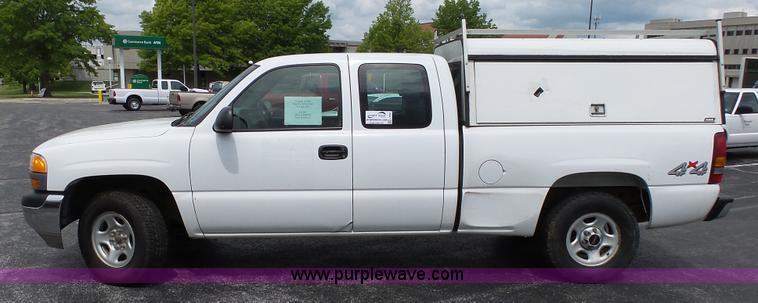image for item L2035 2002 GMC Sierra 1500 Ext. Cab pickup truck