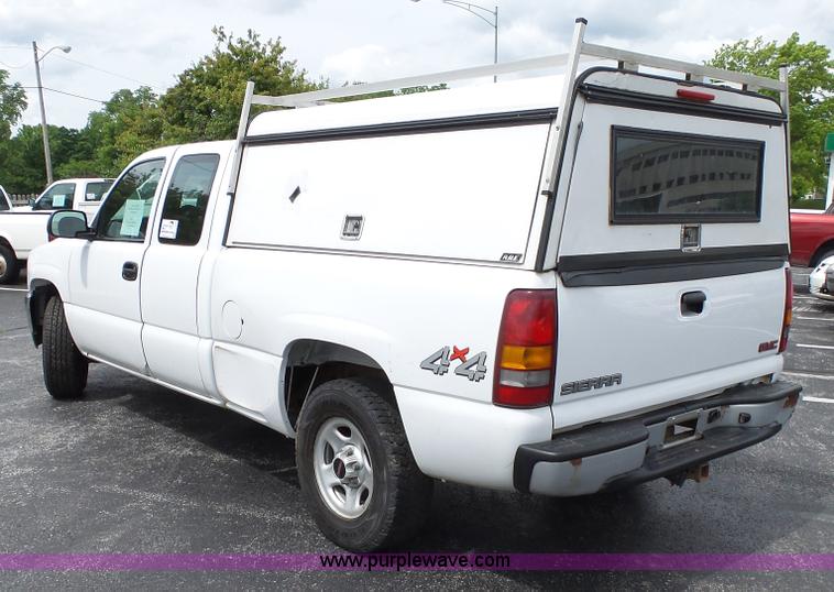 image for item L2035 2002 GMC Sierra 1500 Ext. Cab pickup truck