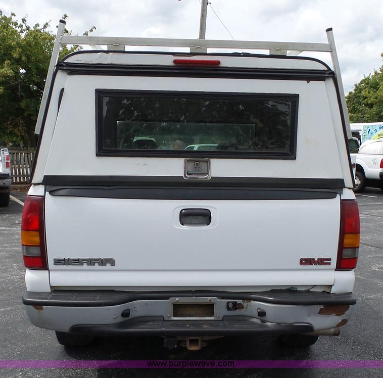 image for item L2035 2002 GMC Sierra 1500 Ext. Cab pickup truck