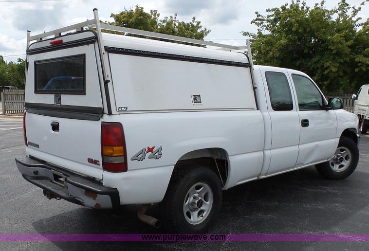 image for item L2035 2002 GMC Sierra 1500 Ext. Cab pickup truck
