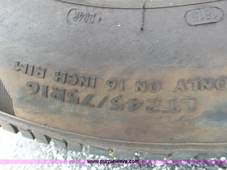 image for item L2035 2002 GMC Sierra 1500 Ext. Cab pickup truck