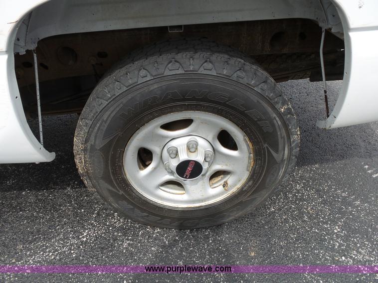 image for item L2035 2002 GMC Sierra 1500 Ext. Cab pickup truck