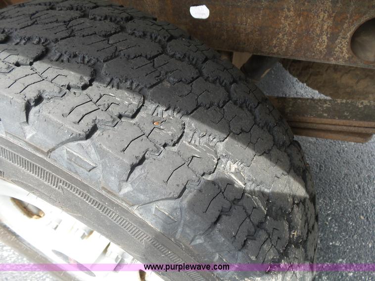 image for item L2035 2002 GMC Sierra 1500 Ext. Cab pickup truck