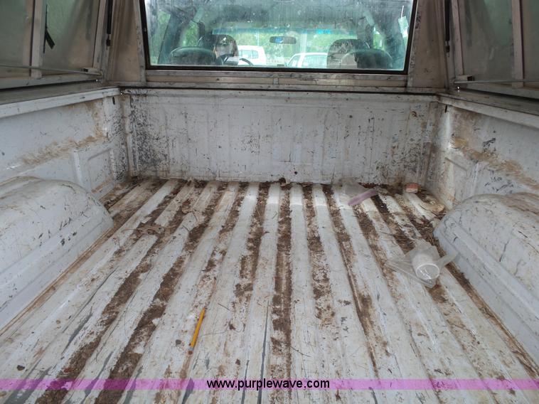 image for item L2035 2002 GMC Sierra 1500 Ext. Cab pickup truck