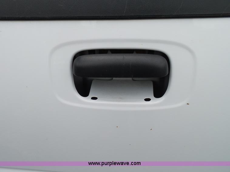 image for item L2035 2002 GMC Sierra 1500 Ext. Cab pickup truck