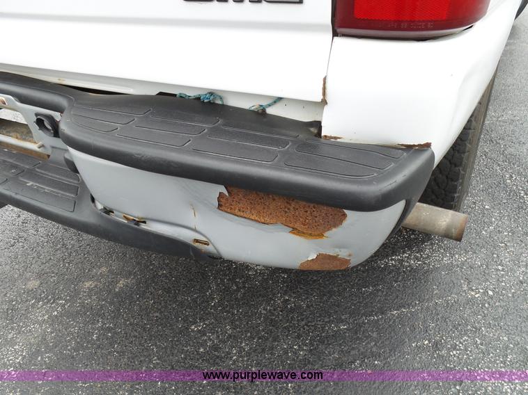 image for item L2035 2002 GMC Sierra 1500 Ext. Cab pickup truck