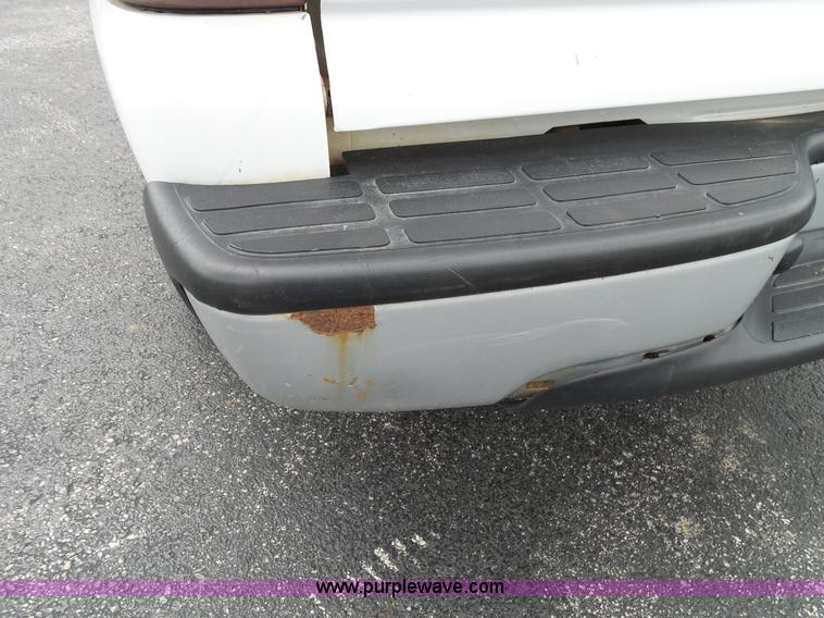 image for item L2035 2002 GMC Sierra 1500 Ext. Cab pickup truck