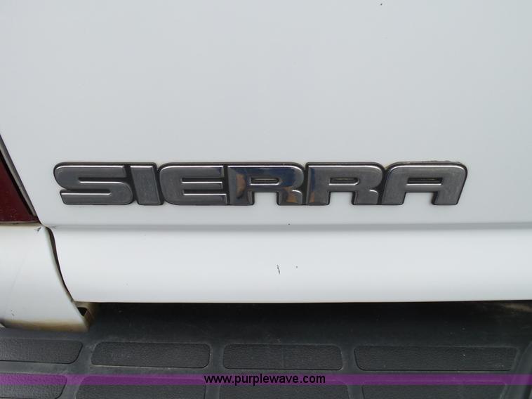 image for item L2035 2002 GMC Sierra 1500 Ext. Cab pickup truck
