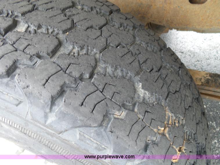 image for item L2035 2002 GMC Sierra 1500 Ext. Cab pickup truck