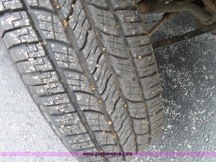 image for item L2035 2002 GMC Sierra 1500 Ext. Cab pickup truck