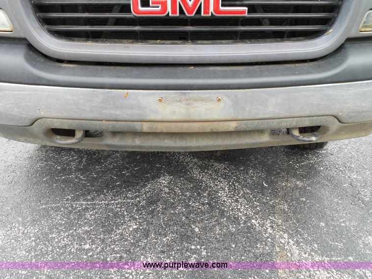 image for item L2035 2002 GMC Sierra 1500 Ext. Cab pickup truck