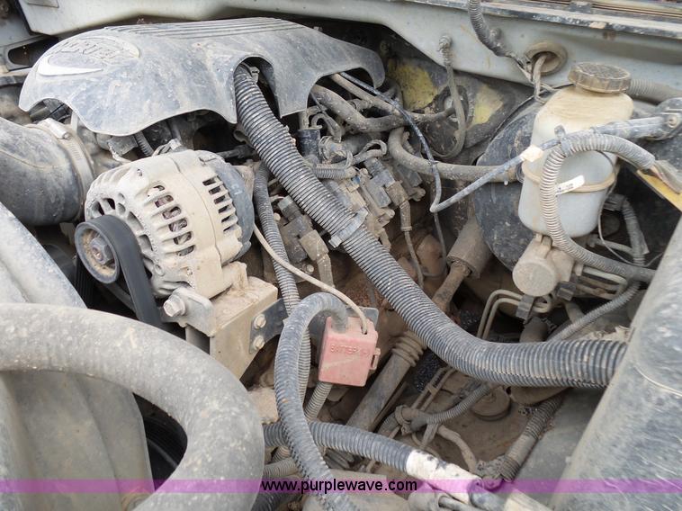 image for item L2035 2002 GMC Sierra 1500 Ext. Cab pickup truck