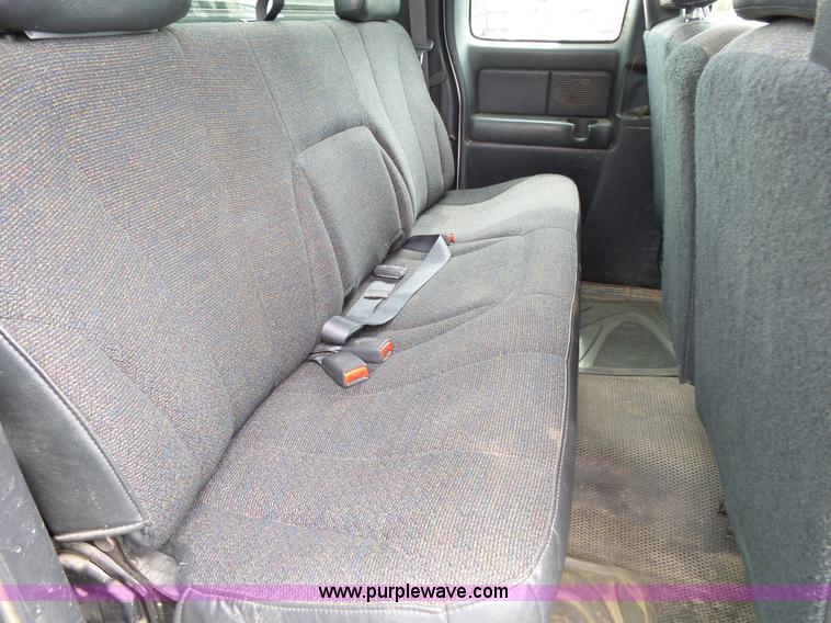 image for item L2035 2002 GMC Sierra 1500 Ext. Cab pickup truck