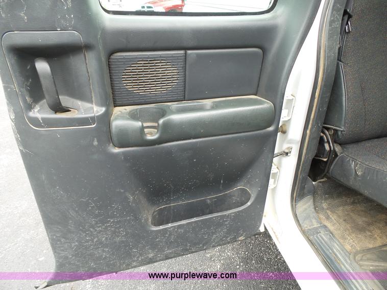 image for item L2035 2002 GMC Sierra 1500 Ext. Cab pickup truck