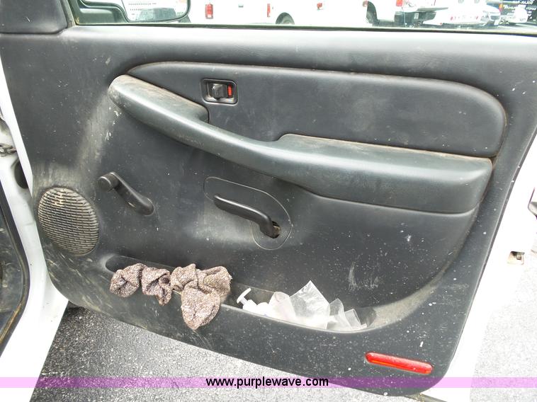 image for item L2035 2002 GMC Sierra 1500 Ext. Cab pickup truck