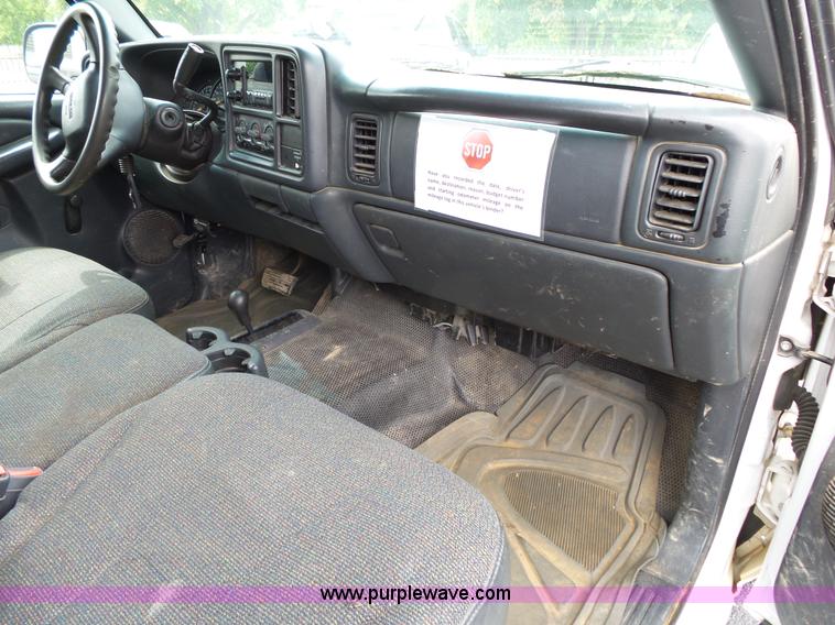 image for item L2035 2002 GMC Sierra 1500 Ext. Cab pickup truck