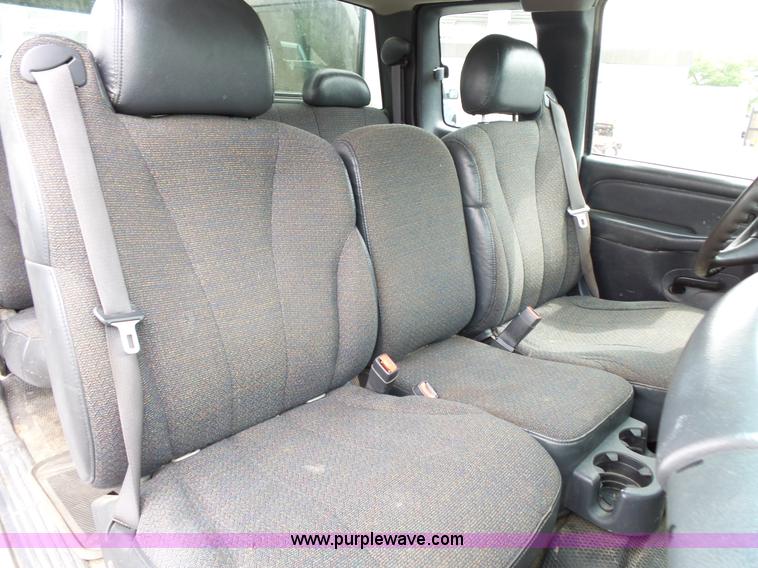 image for item L2035 2002 GMC Sierra 1500 Ext. Cab pickup truck