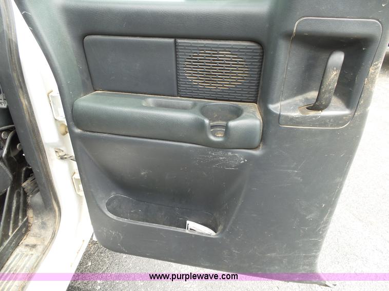 image for item L2035 2002 GMC Sierra 1500 Ext. Cab pickup truck