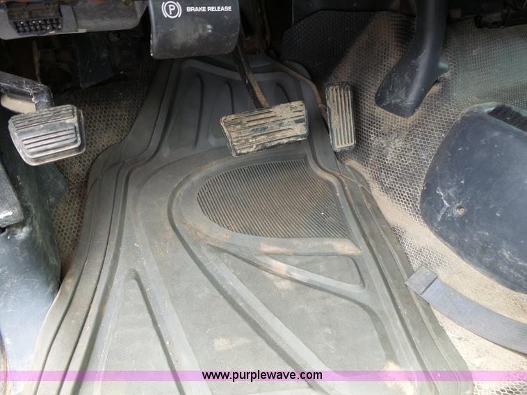 image for item L2035 2002 GMC Sierra 1500 Ext. Cab pickup truck