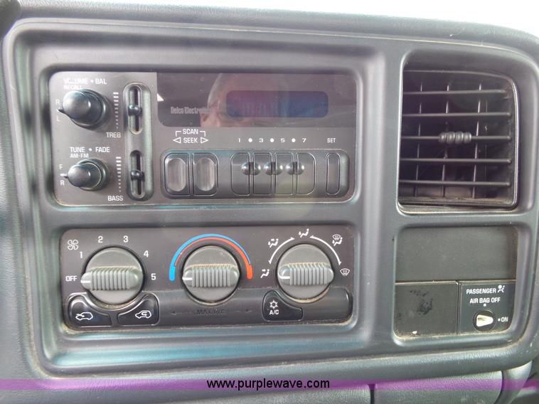 image for item L2035 2002 GMC Sierra 1500 Ext. Cab pickup truck