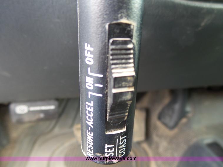 image for item L2035 2002 GMC Sierra 1500 Ext. Cab pickup truck